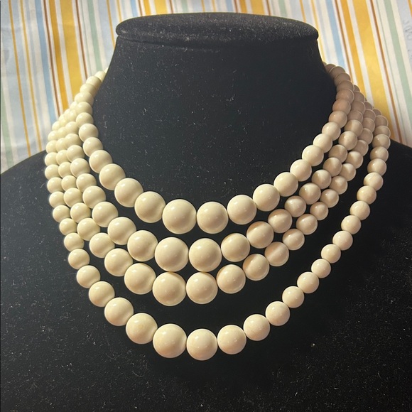 Jewelry - Elegant  Beaded Necklace